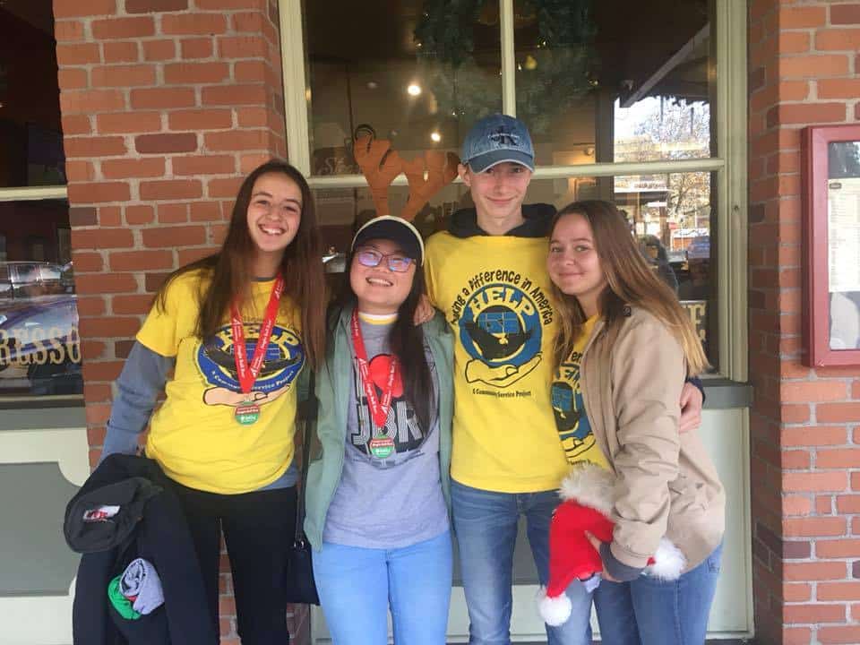 exchange students volunteering during the holiday season