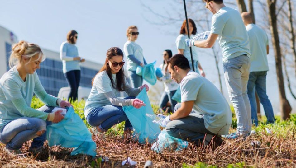 volunteering pictures